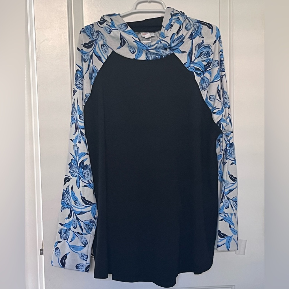 LuLaRoe 3x Amber Hoodie Blue  White Floral over Navy Blue
